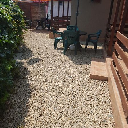 Casutele Intim Villa Костинещи Екстериор снимка