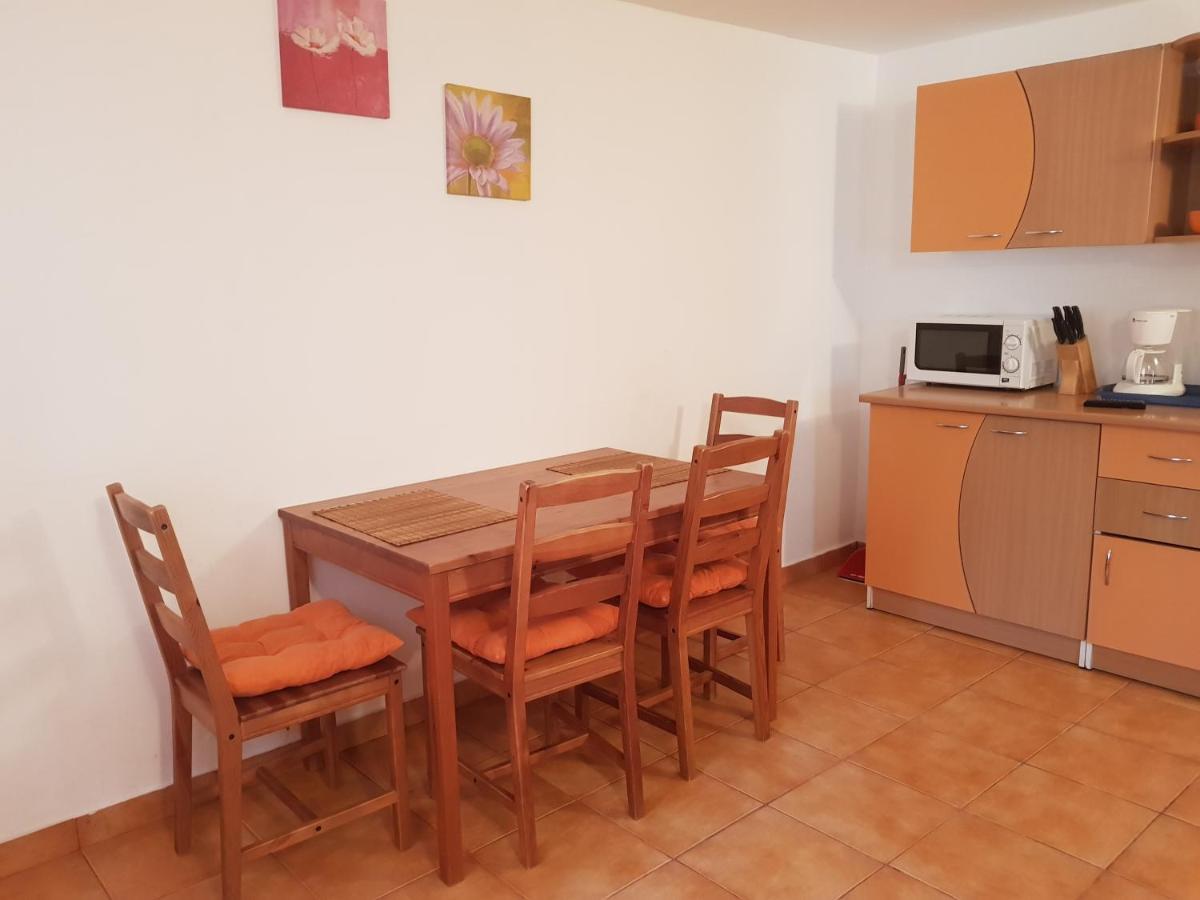 Casutele Intim Villa Костинещи Екстериор снимка