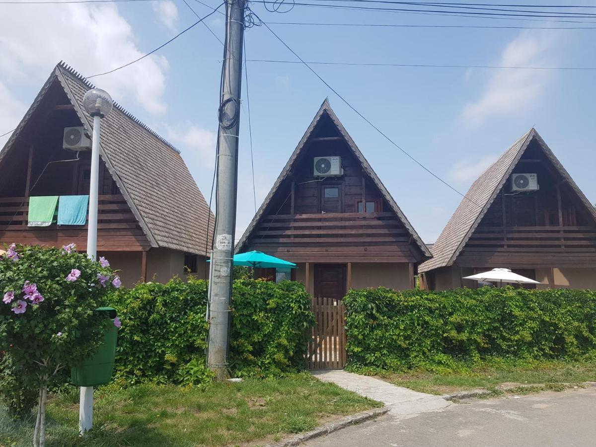 Casutele Intim Villa Костинещи Екстериор снимка