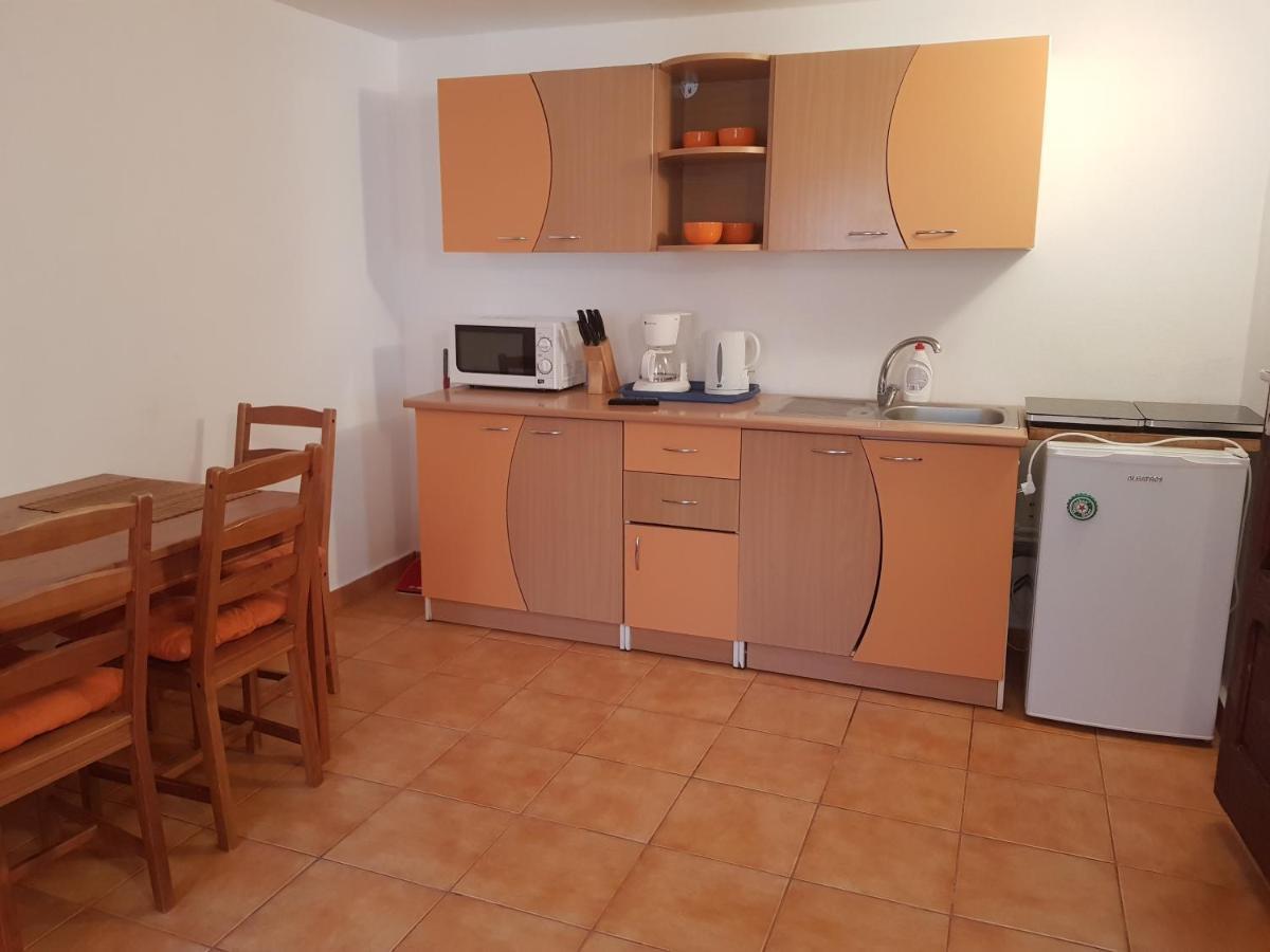 Casutele Intim Villa Костинещи Екстериор снимка
