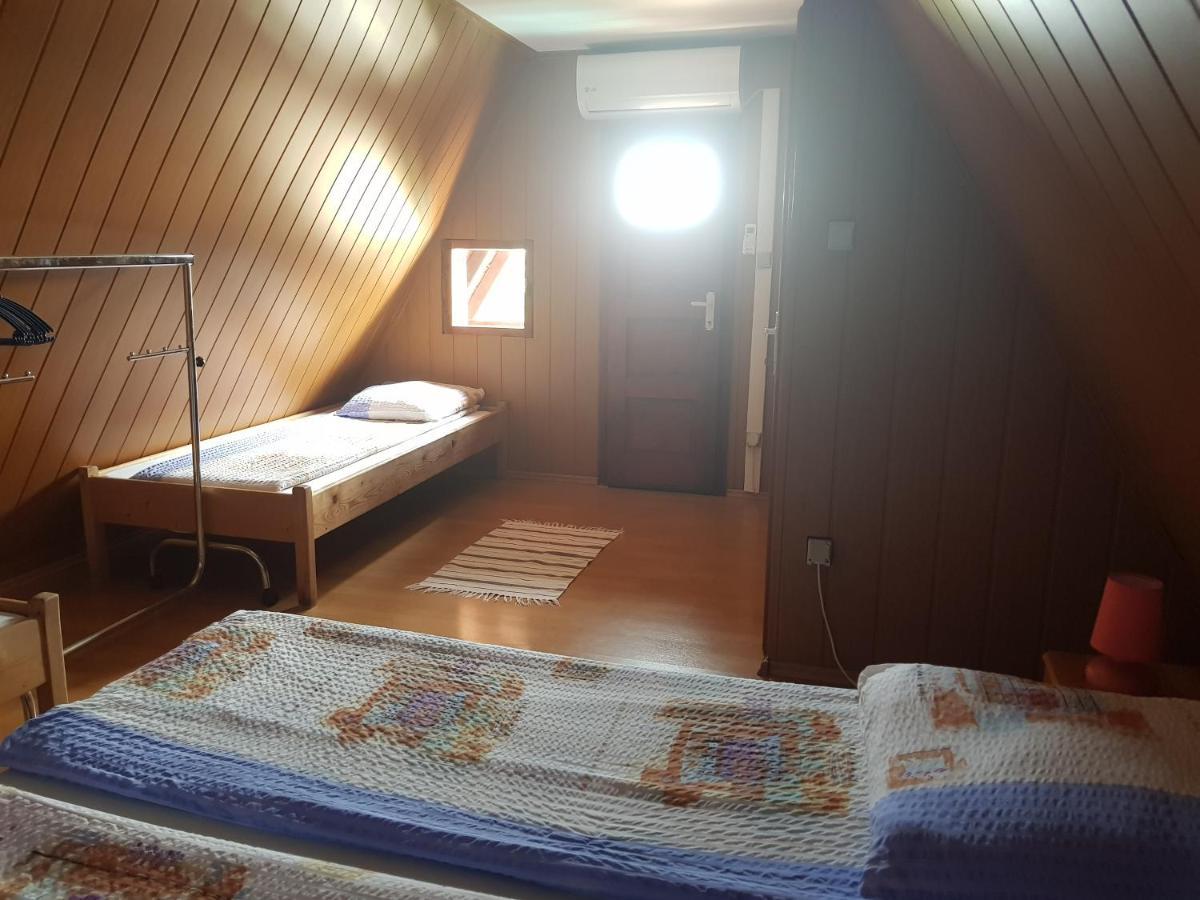 Casutele Intim Villa Костинещи Екстериор снимка