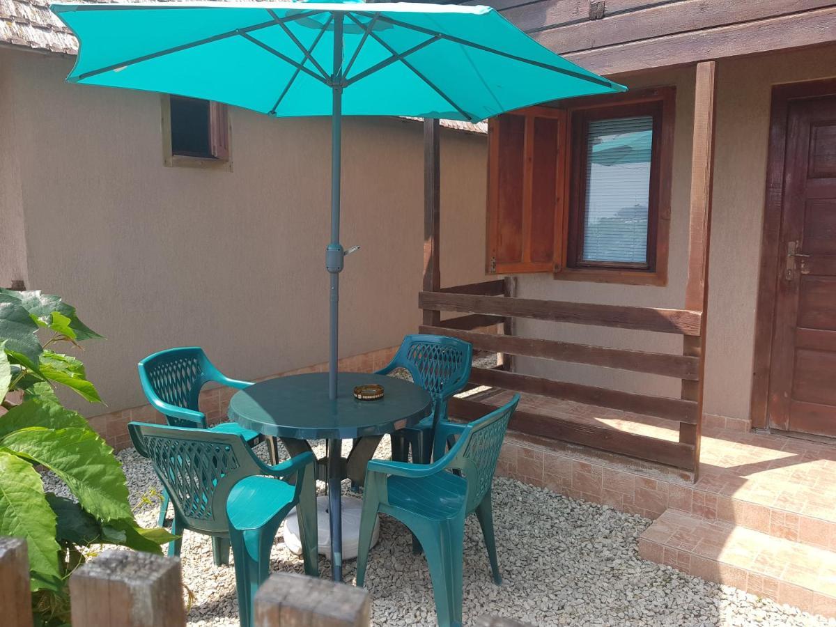 Casutele Intim Villa Костинещи Екстериор снимка