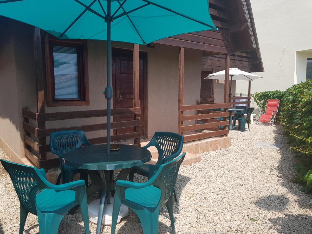 Casutele Intim Villa Костинещи Екстериор снимка